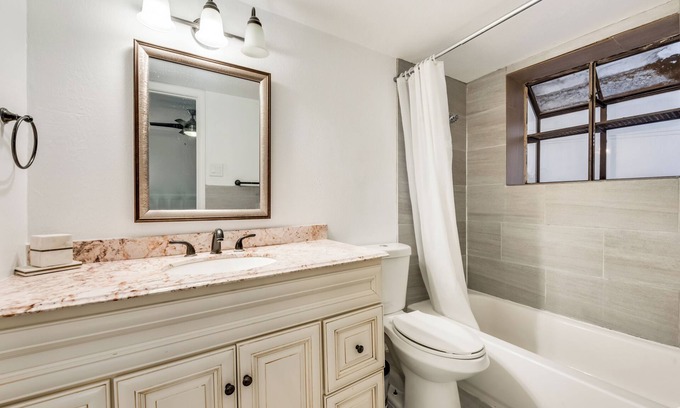 Vickery Meadow Condo | 2-bedroom condo in charming Dallas with WiFi, AC