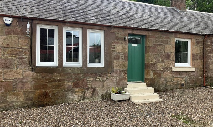Kirkmichael Cottage | 2 Bedroom Country Cottage Garden Private Parking Maybole South Ayrshire