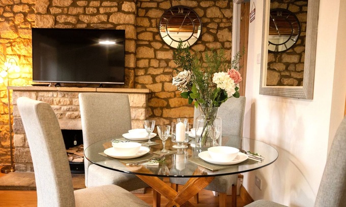Bourton House | 2 bedroom Luxury Malt Cottage In Bourton