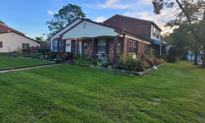 Willingboro House | 2 bedroom, host up to 5 people, willingboro 2 bedroom