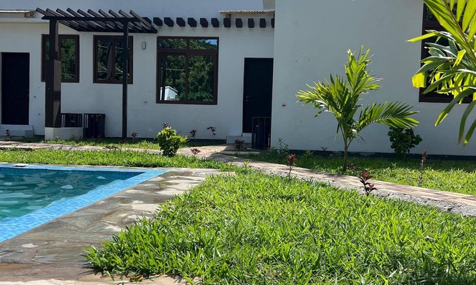 Gede House | 2-bedroom house in charming Kilifi with AC, WiFi. Relax and unwind