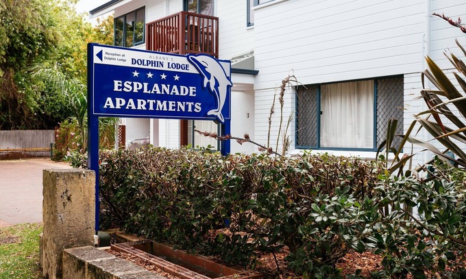 Middleton Beach Apartment | 2 Bedroom King Bed spa fully self contained
