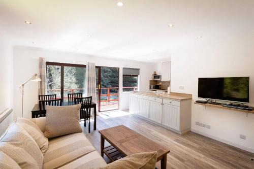 Crianlarich Ski Chalet | 2 bedroom lodge with free WiFi and mountain view