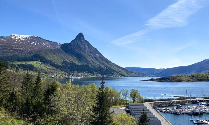 Ulstein Municipality House | 2 bedroom lovely home in ørsta