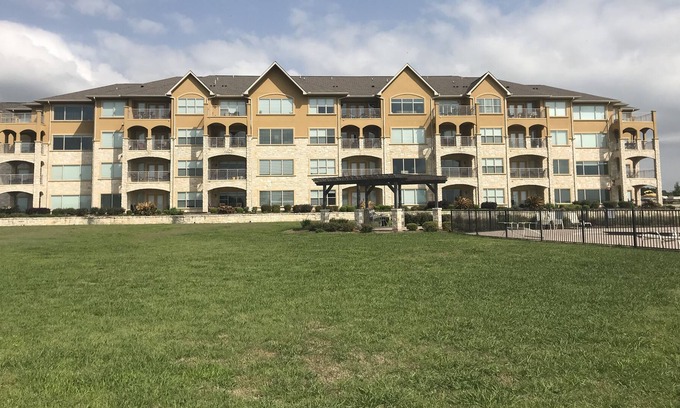 Eureka Condo | 2 Bedroom Waterfront Condo on Richland Chambers Lake