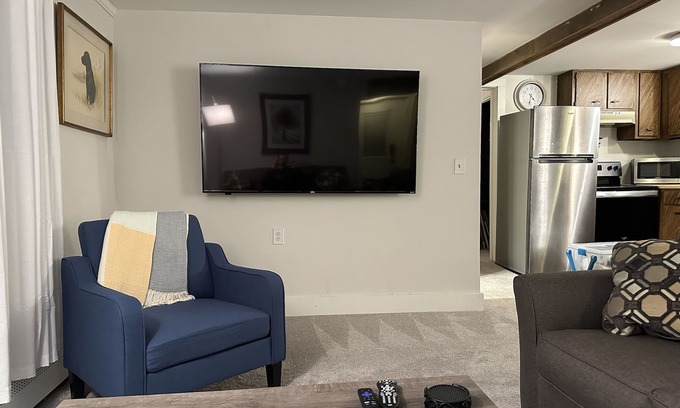 West Bridgewater Apartment | 2 Bedroom with Hot Tub - 1 Minute from Gondola - Skyeship House