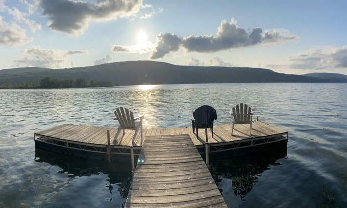 Middlesex Cottage | 2 bedrooms, 1 Queen size sleeper sofa, 1 Bathroom - Sleeps 6