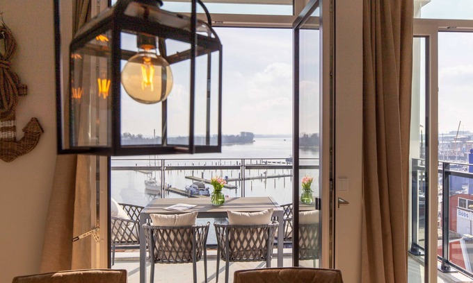 Travemuende Apartment | 2 bedrooms, direct Trave view, sauna, 5th floor (52) - Dockside Travemünde