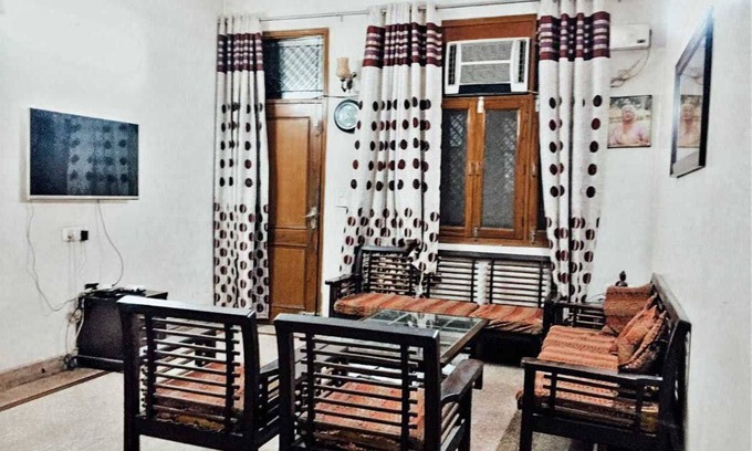 New Delhi Apartment | 2 bedrooms spacious private apartment