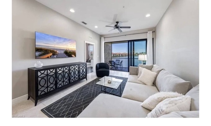 Naples Condo | 2 BR, 2 bath condo, den, lanai, pool, fitness room
