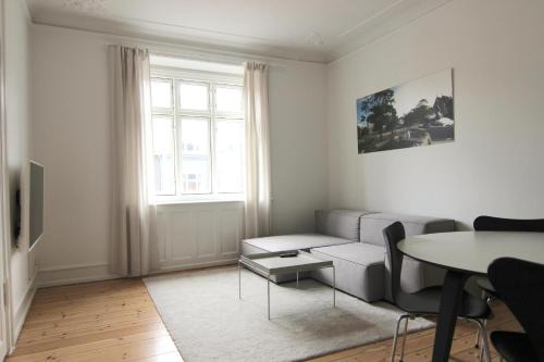 Frederiksberg C Apartment | 2-BR apartment with a balcony in Frederiksberg C - 189