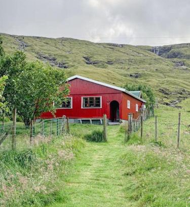 Streymoy House | 2 BR Cozy vacation home for 5 guests, Langasandur