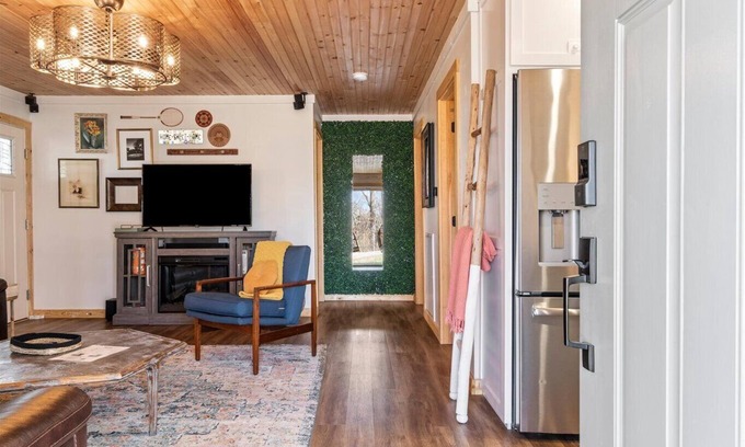 Smithville House | 2-BR, lake view, screened porch, 15min Hurricane, 10min Smithville, dogs ok