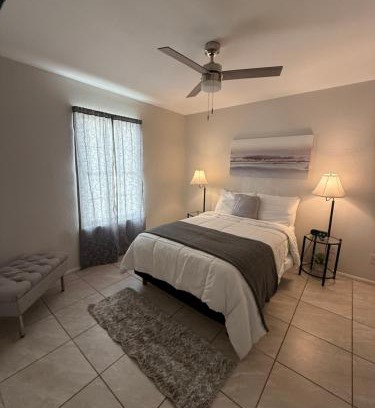 Eagle Pass Apartment | 2 Columns Stay 5