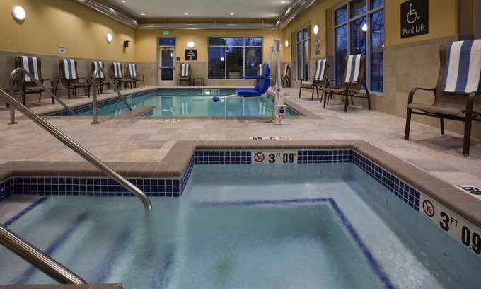 Kutzky Park House | 2 Comfortable Accommodation! Kitchen, Pet-Friendly, Indoor Pool!