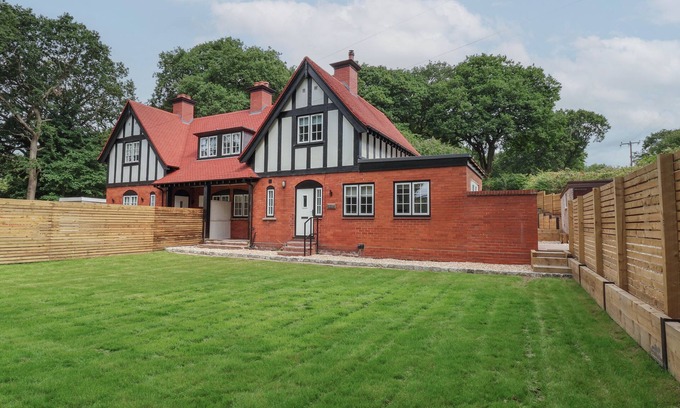 Cotebrook Cottage | 2 GOLF LINKS COTTAGES, pet friendly, with a garden in Norley