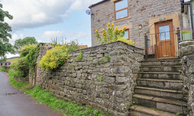 Eastgate Cottage | 2 HOLME POOL, pet friendly, with open fire in St John's Chapel