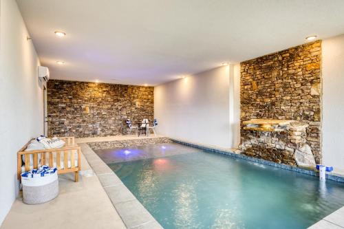 Pigeon Forge House | 2 Homes Firefly in Trail Way by AvantStay Sleeps 28, Indoor Pool Hot Tub Movie Theater & Game Room