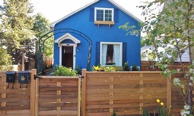 Garden District House | 2 Houses for the price of 1! Downtown! Walk! Free bikes! Renovated 2023!