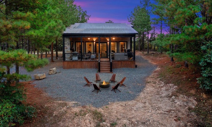 Pickens Cabin | 2 King Masters W/EV Charger & Pet Friendly & Firewood Provided