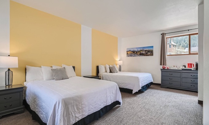 Clear Creek County Hotel | 2 King Suite, Boutique Mountain Motel near hiking & MTB park in Idaho Springs