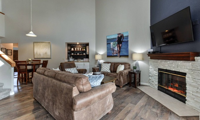 Table Rock Condo | 2 Livingrooms, Pointe Royale, 3 pools