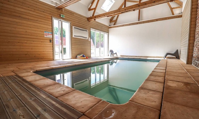 Le Moulinel House | 2 lodgings for 18 people with covered and heated swimming pool