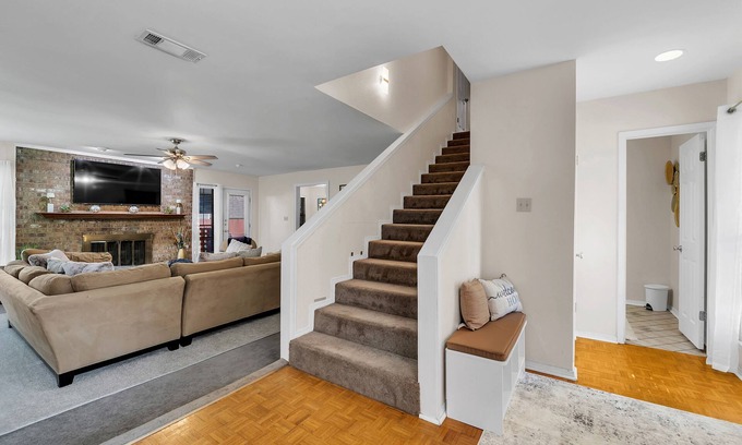 Killeen House | 2- Luxury Relax & Play! Hot Tub, Games, Sleeps 10