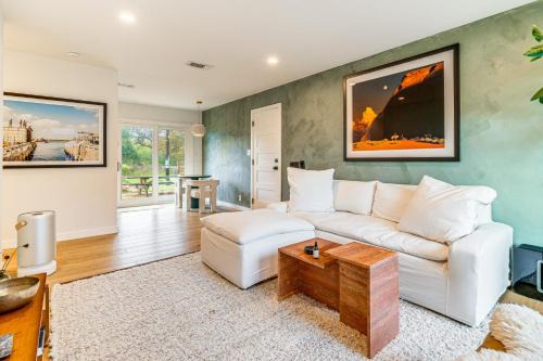 Rosewood House | 2 Mi to Dtwn Austin Getaway with Natural Pool