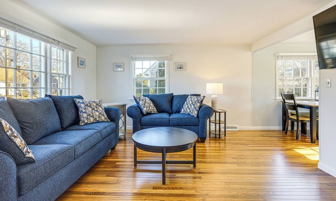 Teaticket House | 2 Mi to Main St Falmouth: Cape Cod Home