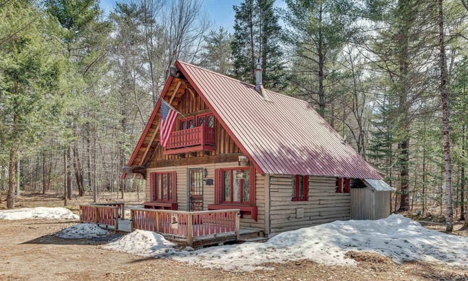 Freedom Cabin | 2 Mi to Ossipee Lake: Forest-View Sanctuary!