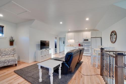 Castle Rock House | 2 Mi to Town Castle Rock Retreat with Fireplace!