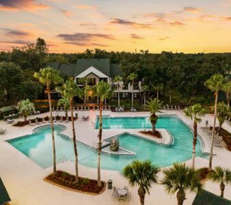 Bearss Plaza Apartment | 2 MI to USF + Long Term Stays allowed + Gym + Pool