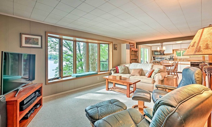 Le Roy House | 2 Mi to Winery: Le Roy Escape w/Fire Pit & Views