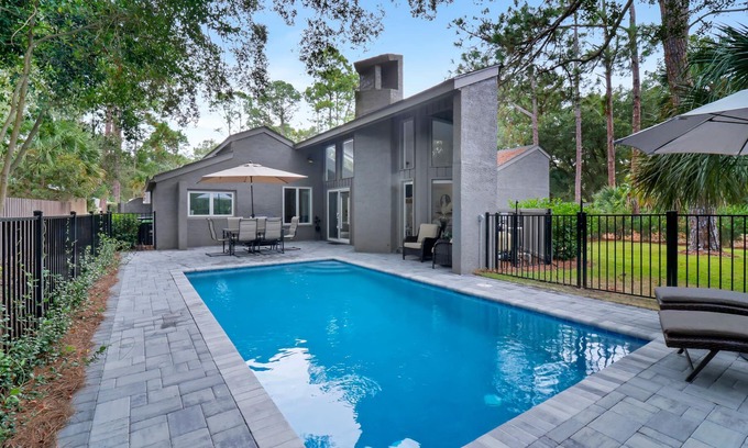 South Beach House | 2 Min Walk to Beach, Fenced Yard and Heatable Pool!