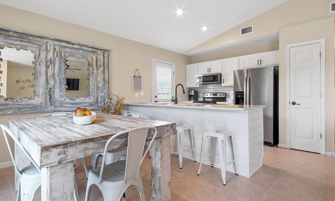 Treasure Cove House | 2 Minutes Toes in Sand - Beach - Emerald Waters - Sunsets - Lagoon