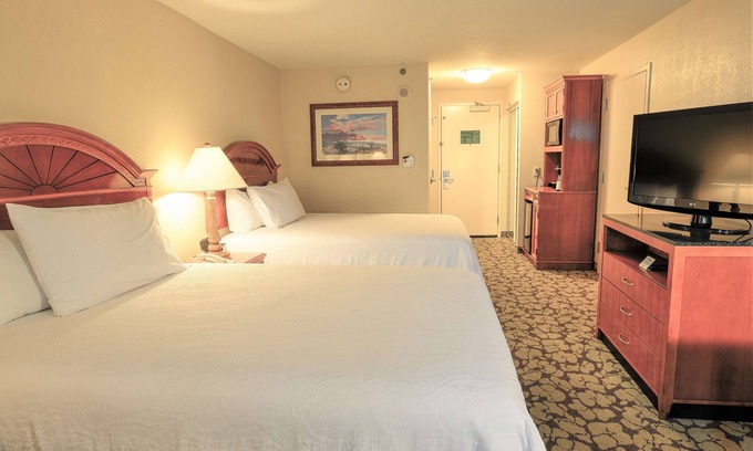 Chinatown House | 2 Pet-Friendly Rooms with Breakfast, Pool, and Quick Drive to CityCentre