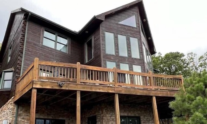McGaheysville House | 2 Primary Suites - Spacious Log Home - Incredible Mountain Views and Location