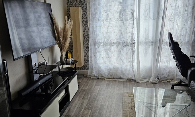 Montgeron Apartment | 2-room apartment, a few minutes from Orly airport, 2 min from a CC