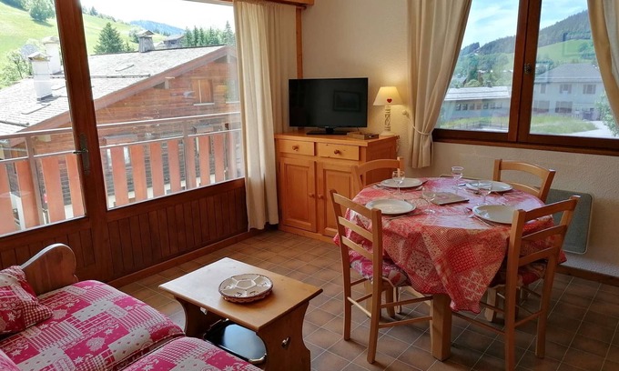 Le Chinaillon Apartment | 2-room apt for 5 with balcony & parking near slopes in Chinaillon
