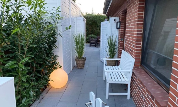Tinnum Apartment | 2-room vacation apartment with fenced garden and parking space