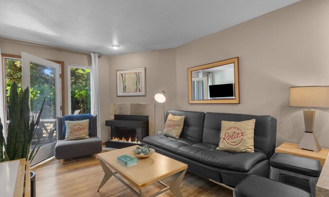 Cannon Beach House | 2 Sand Dune: Cozy Town Home | Walk to Beach | Dog-Friendly