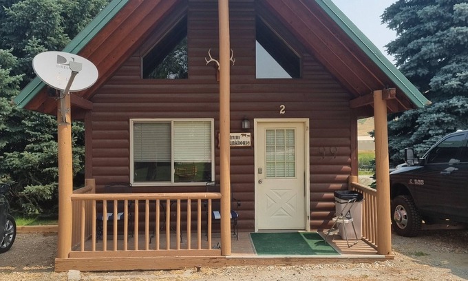 Absarokee Cabin | #2 Soothing cabin with AC south of charming Absarokee