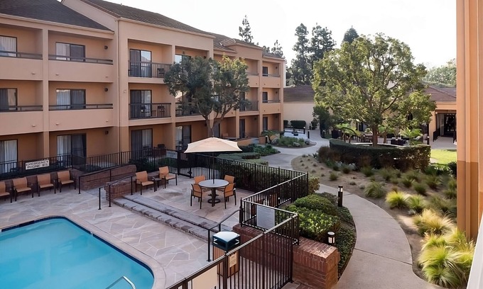 El Segundo Hotel | 2 Spacious Rooms Near Dignity Health Sports Park – Ideal for Sports Fans