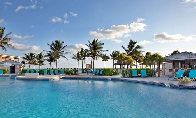 Crystal Harbour Apartment | 2 Spacious Suites w Full Kitchen, Oceanfront Balcony & Pool - Ideal for Families