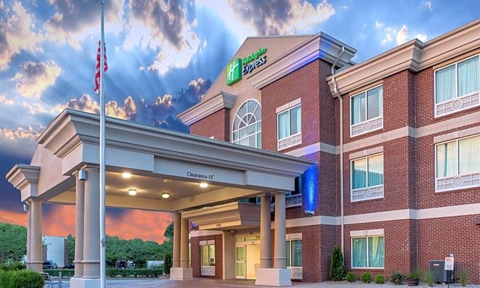 Frankfort Hotel | 2-Star Hotel ∙ Holiday Inn Express Hotel & Suites Frankfort, an IHG Hotel