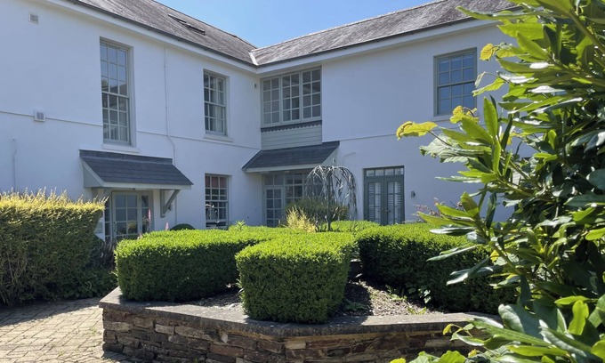 Bugford Cottage | 2 THE MANOR HOUSE, HILLFIELD VILLAGE, family friendly in Dartmouth