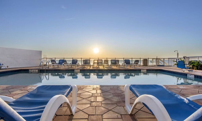 Seabreeze Park Hotel | 2 Units | Inviting Family Stay | Ocean Views, Beachside Fun & Local Attractions