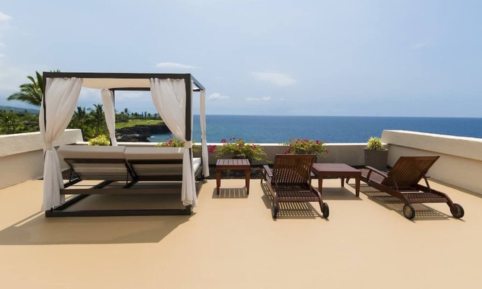 Keauhou House | 2 x Club Oceanfront 2 Double Beds at Outrigger Kona Resort and Spa