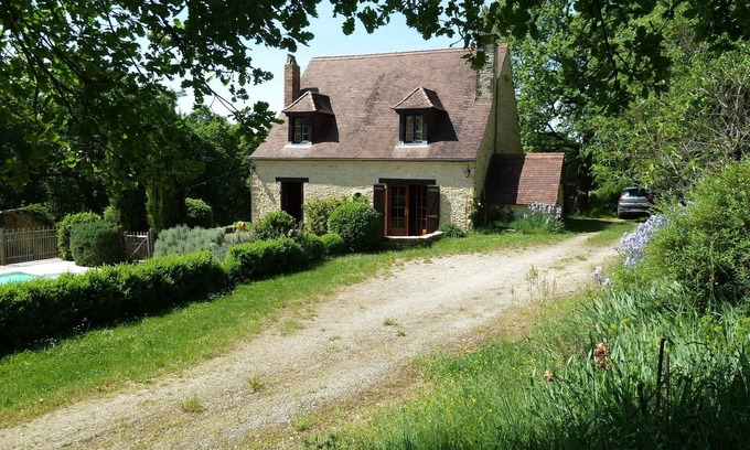Jayac House | 20 km from Sarlat, a haven of peace welcomes you .